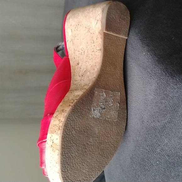Red high heeled wedge sandals - Picture 4 of 4